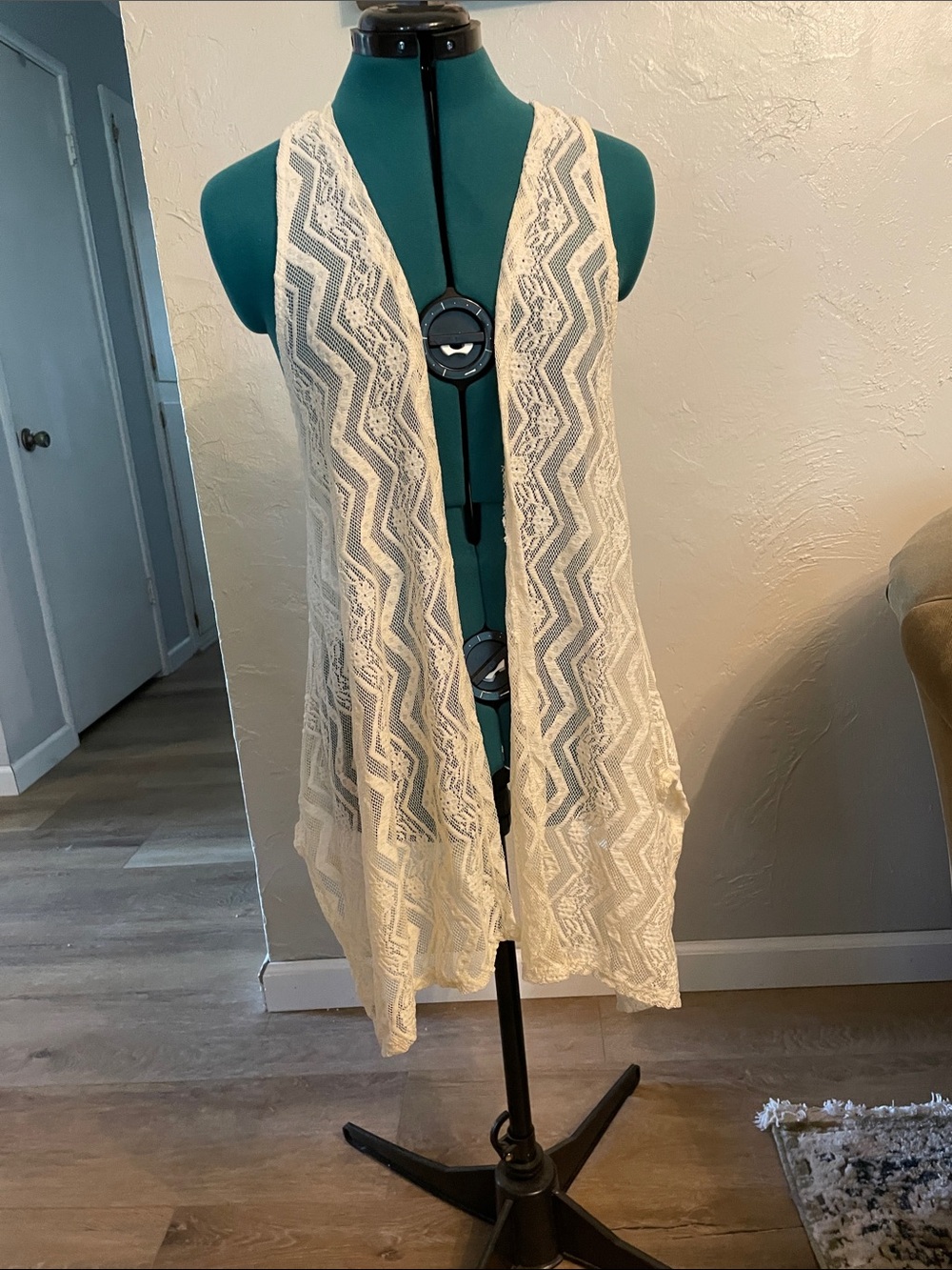 Daytrip Cream Lace Overlay Vest Kimono Wrap Size Large
